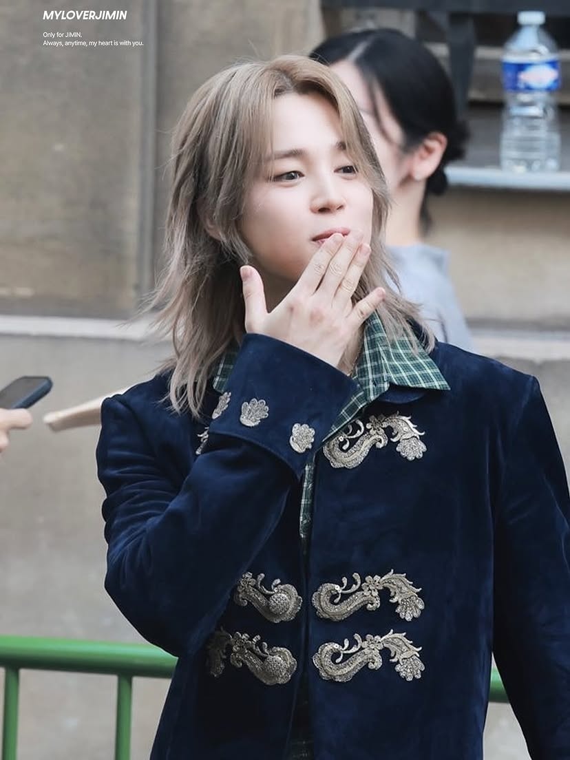 Jimin Dior Paris balcony moment (photo 4 of 4)