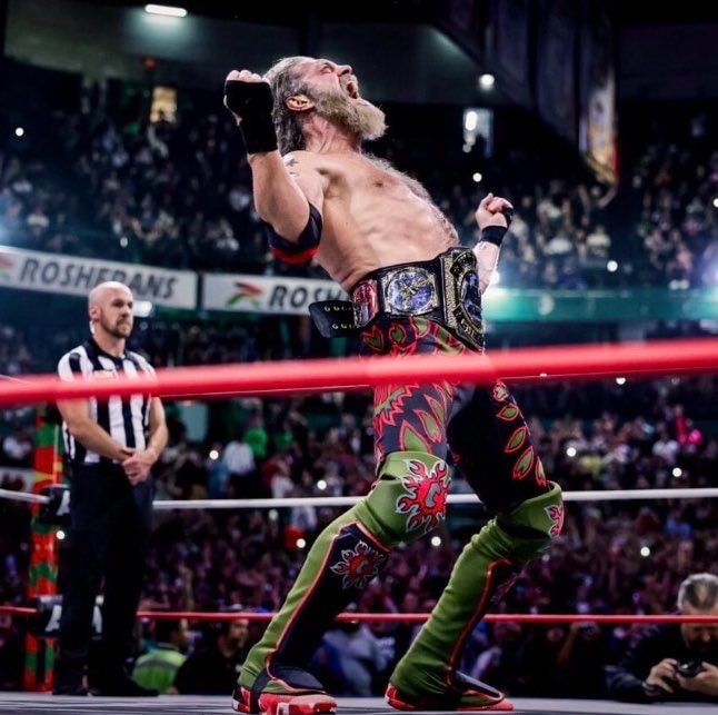 Adam Copeland Arena México reaction (photo 2 of 2)