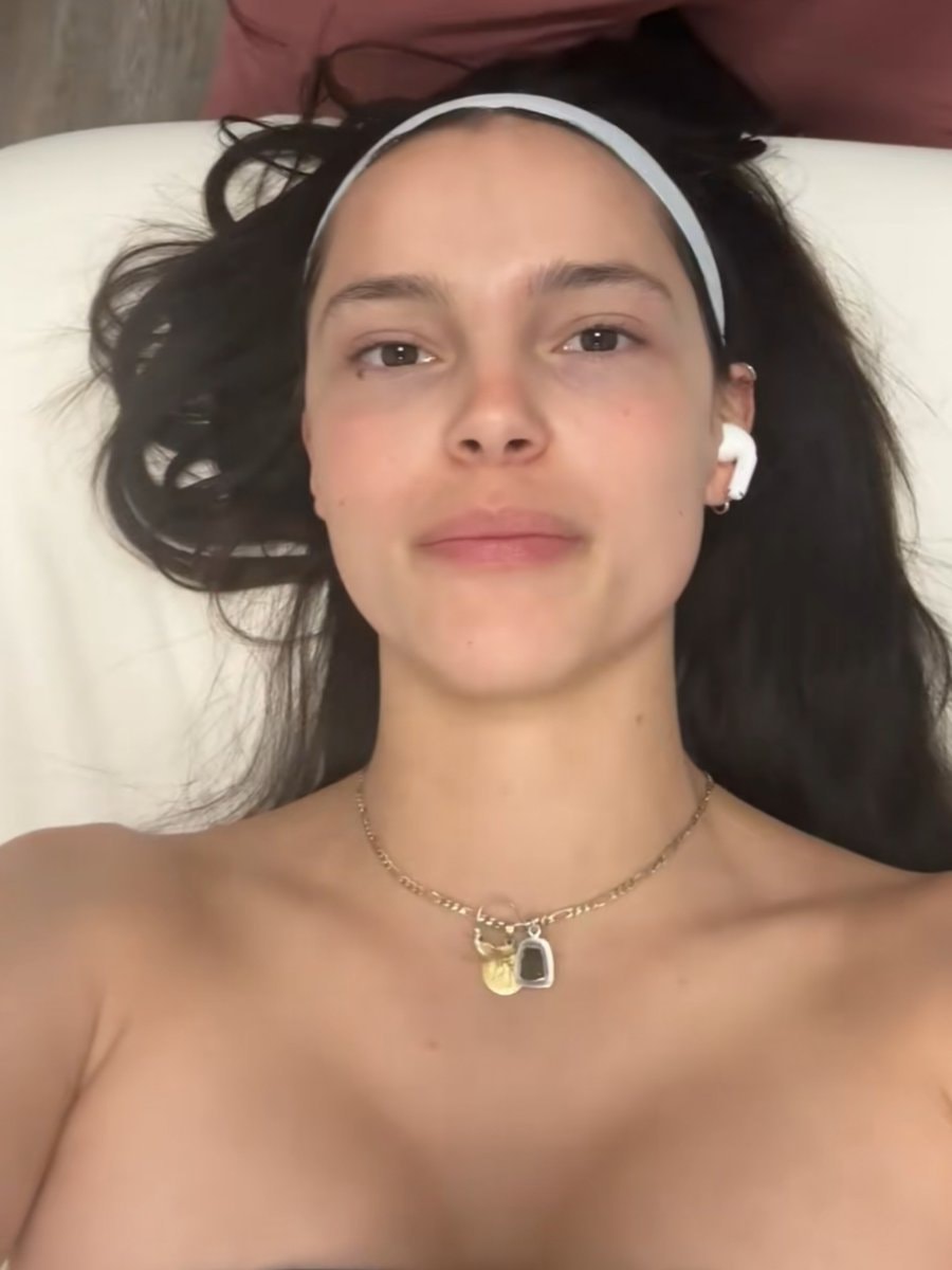 Inde Navarrette morning selfie Inde Navarrette morning selfie