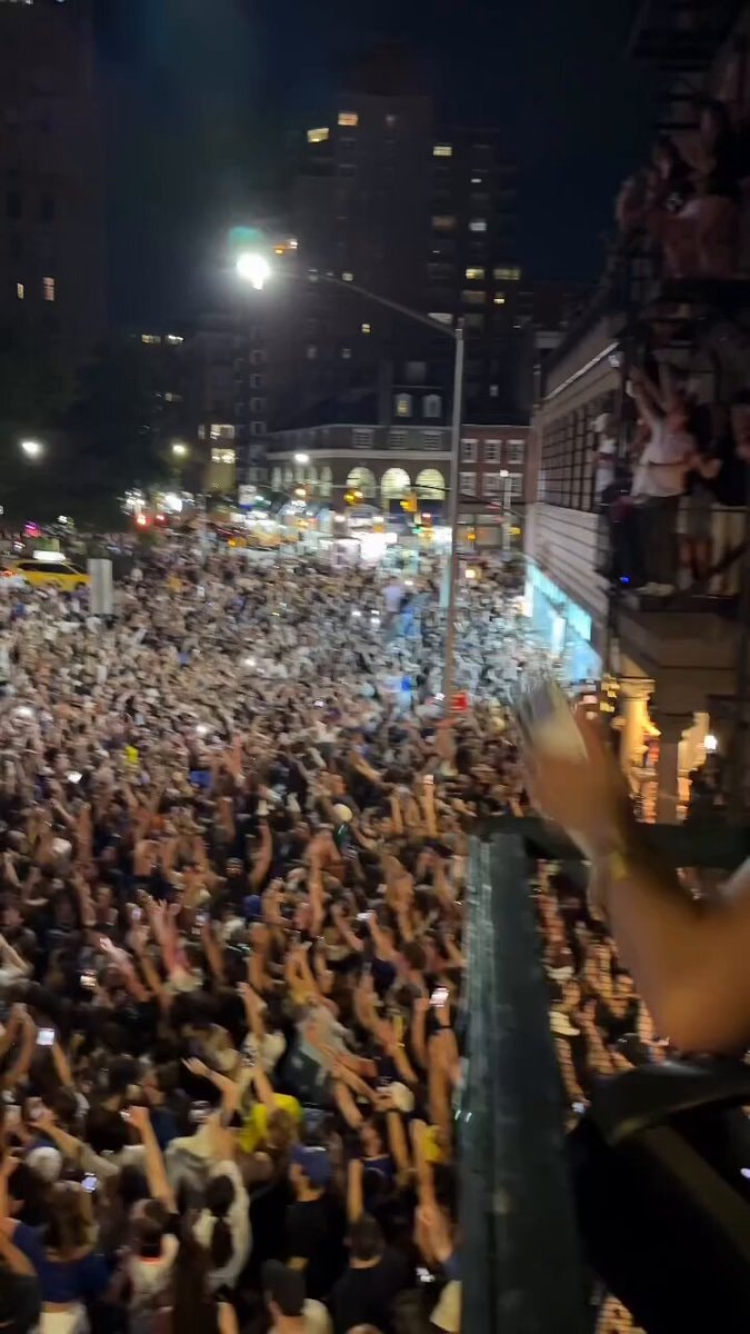 New York City sings Empire State of Mind after Knicks NBA Finals win