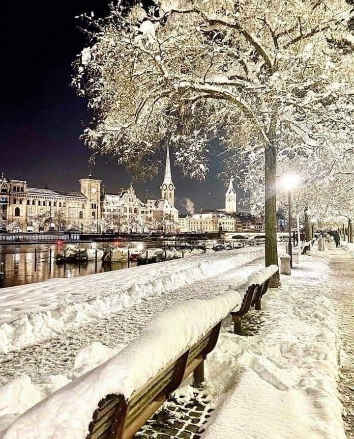 Snowy Switzerland village (photo 3 of 4)