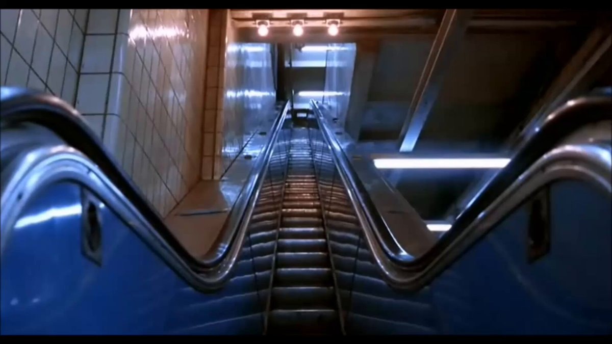 Patrick Swayze Vincent Schiavelli cinema scene Patrick Swayze Vincent Schiavelli cinema scene