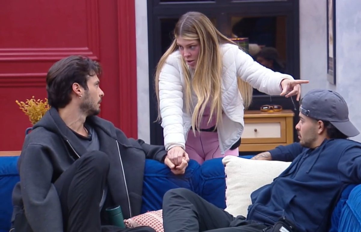 Ana Bruna confronts housemates on #AFazenda