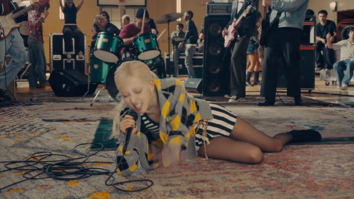 ROSÉ new trick music video