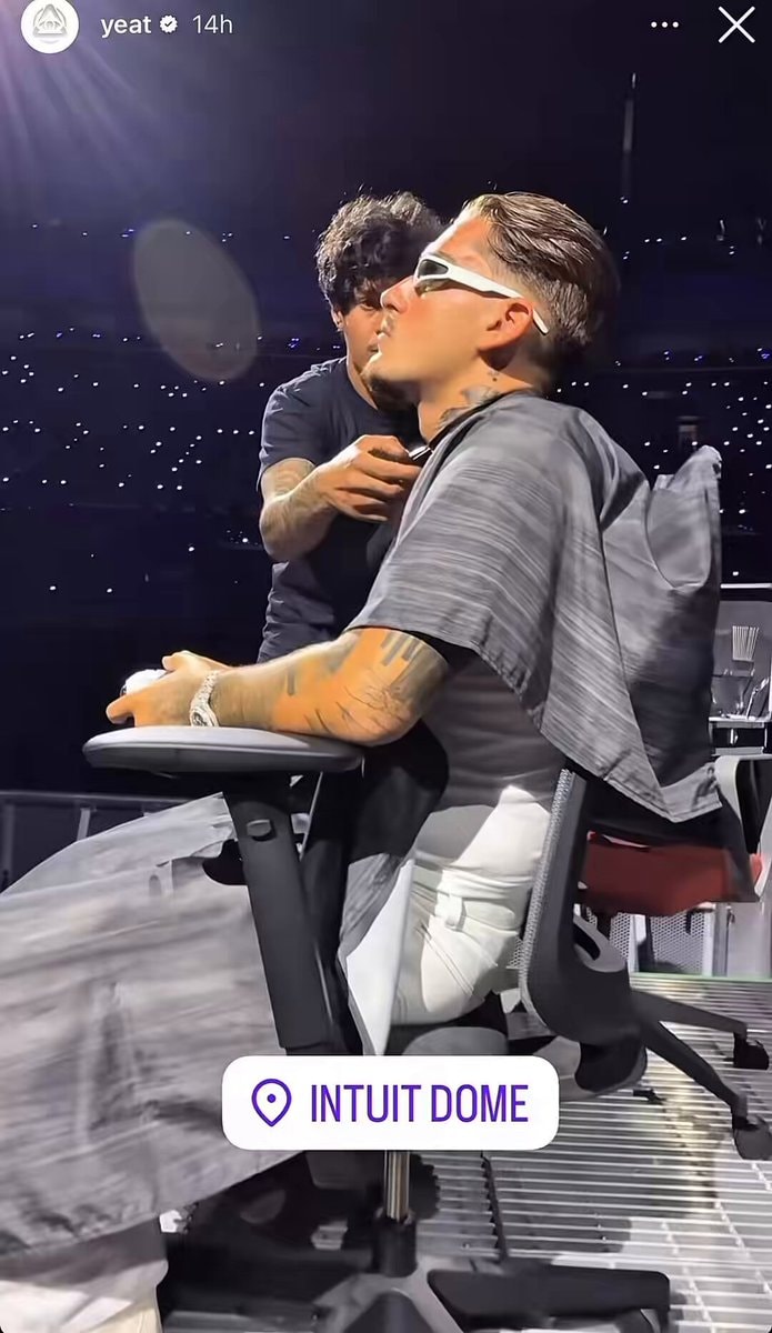 Yeat playing Fortnite at Intuit Dome