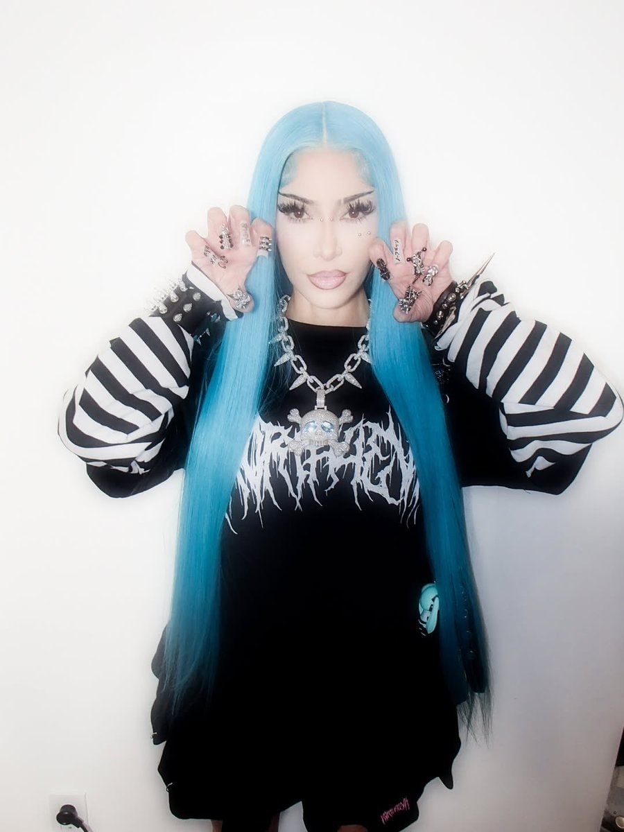 Kim Kardashian Halloween costume (photo 2 of 4)