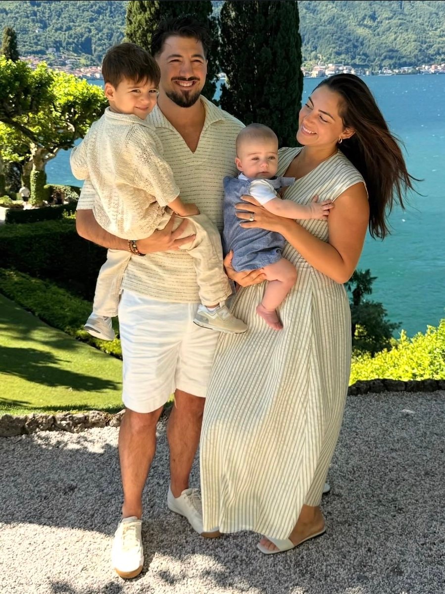 Nickmercs Emumita twins (photo 2 of 2)