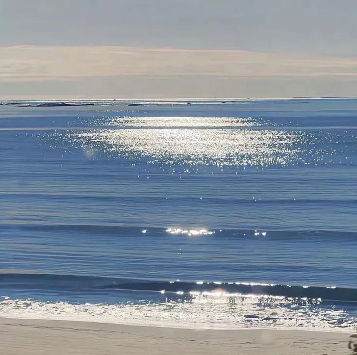 serene ocean waves