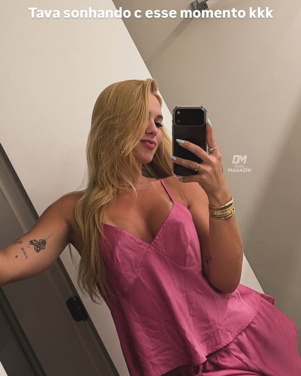 Virginia Fonseca pink nightgown (photo 2 of 2)
