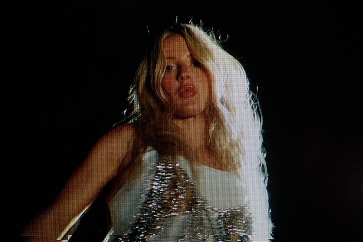 Ellie Goulding Ravers song release (photo 1 of 2)