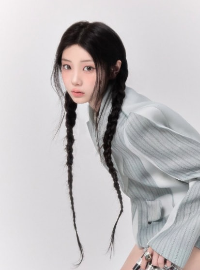 Wonhee ILLIT Chanel Fashion Show Paris