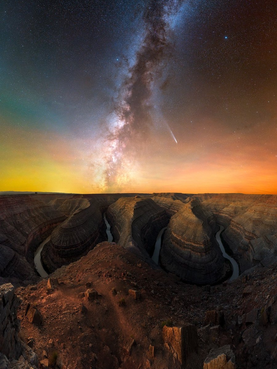 Milky Way aurora over rocky ridge (photo 2 of 2)