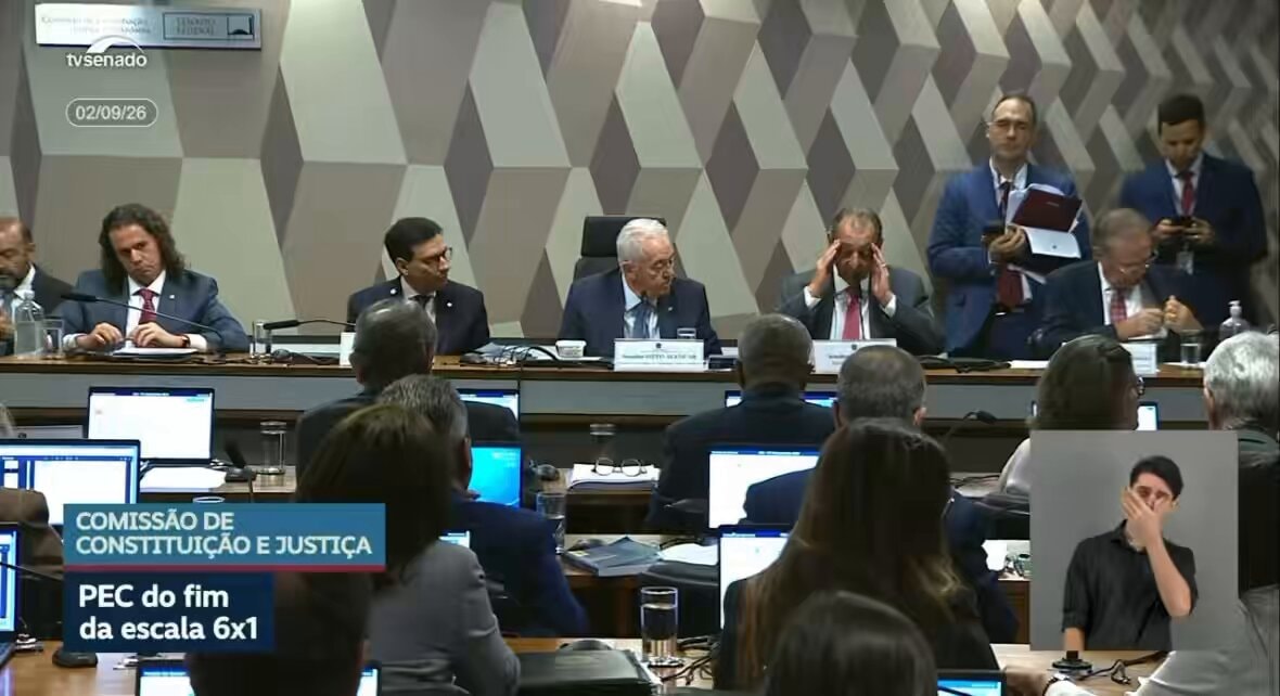 Omar Aziz responds to Marinho on 6x1 PEC