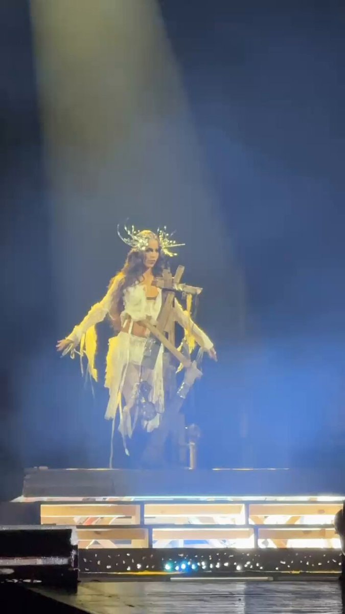 Marina Sena stage moment