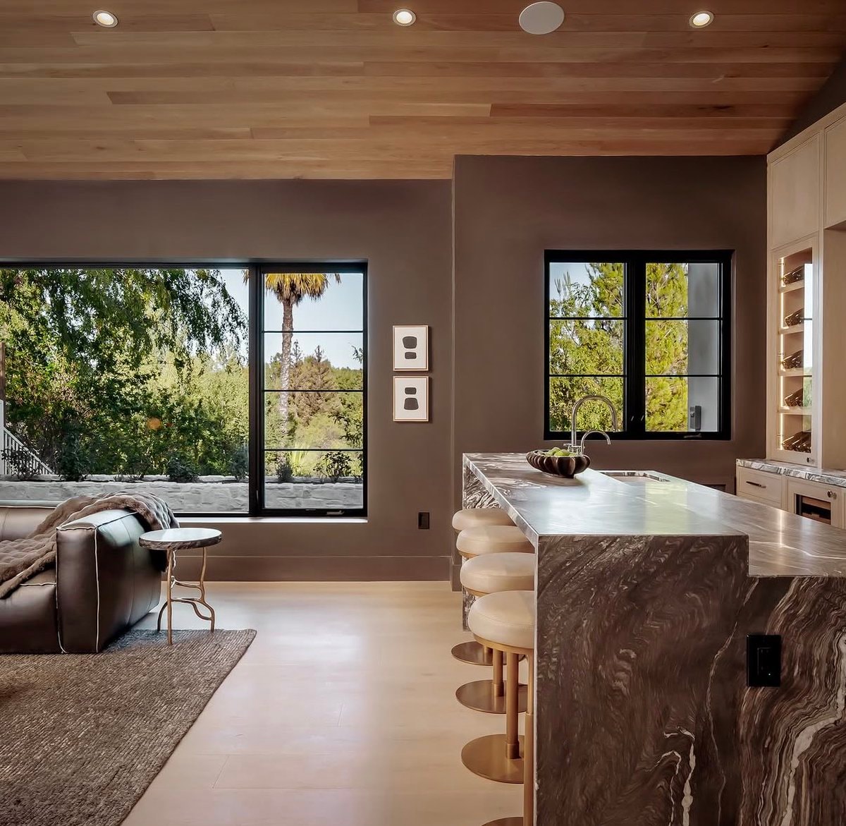 Hidden Hills California luxury home (photo 2 of 4)
