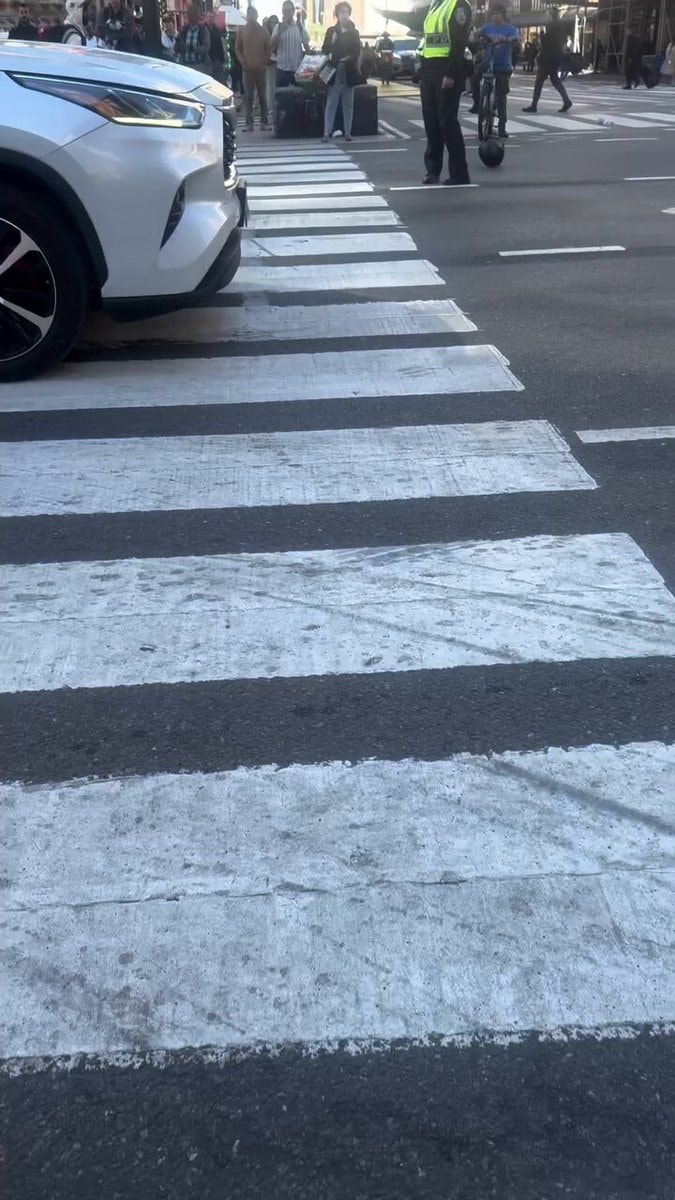 Delivery drivers clash in New York City