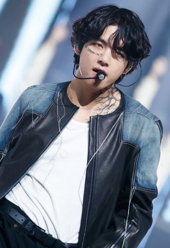 Taehyung performing On (photo 2 of 2)