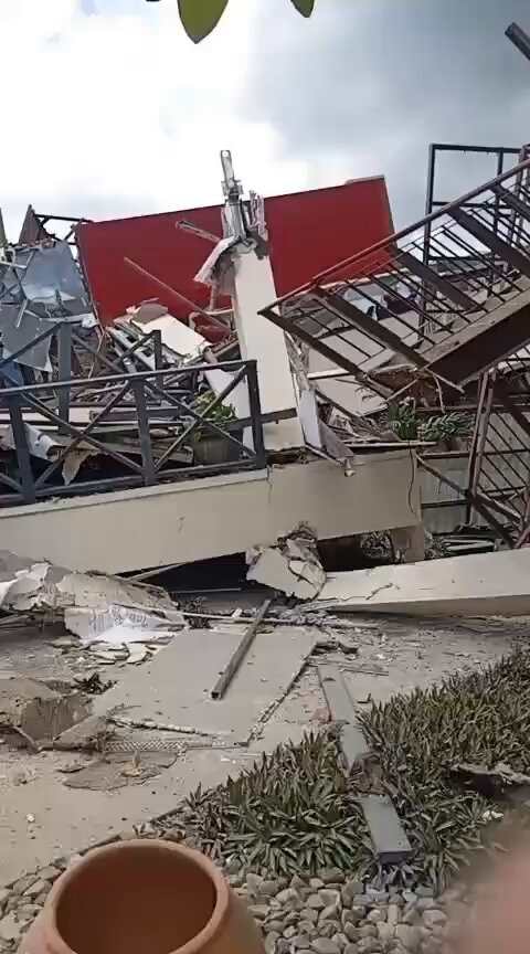 El Sitio hostel after Panama quake