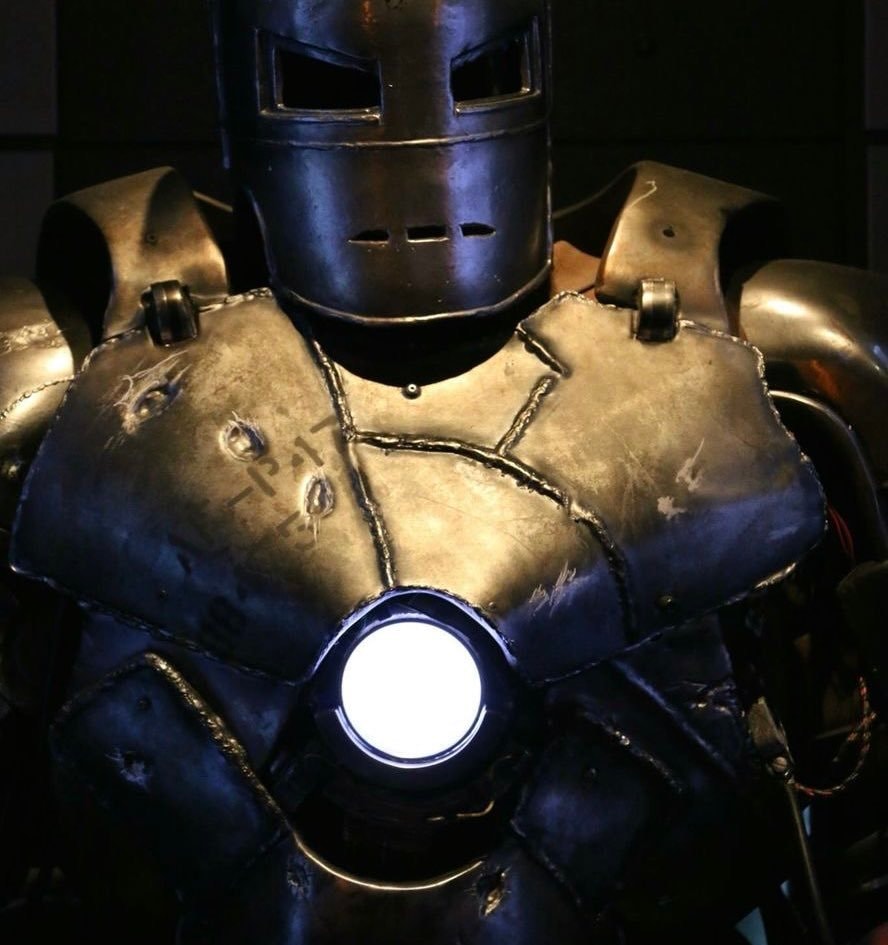 Tony Stark and the ARC REACTOR Tony Stark and the ARC REACTOR