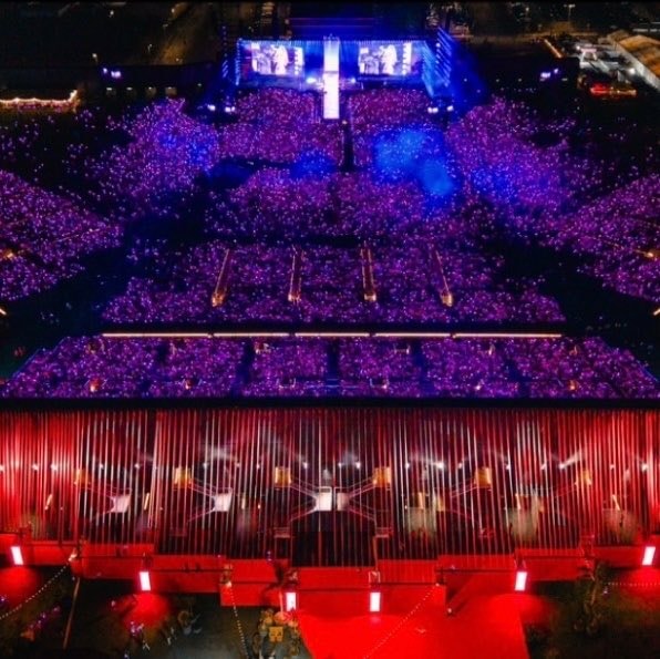 Shakira fan reaction 2023 2026 (photo 2 of 2)