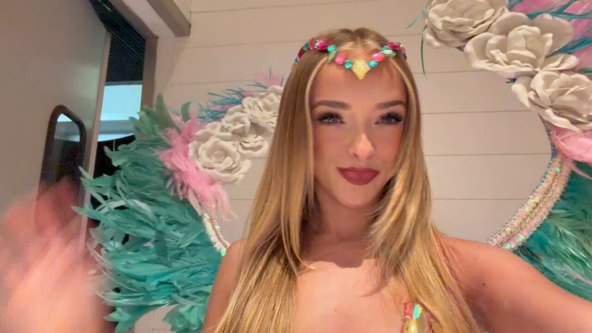 Julia Filippo wardrobe malfunction