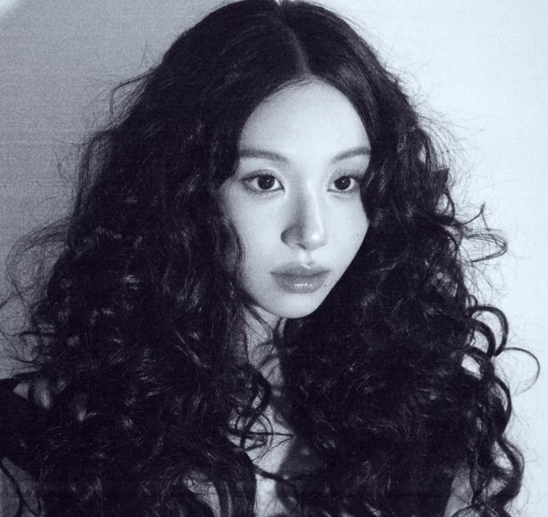 Chaeyoung leaves JYP Entertainment for LIL FANTASY (photo 1 of 2)