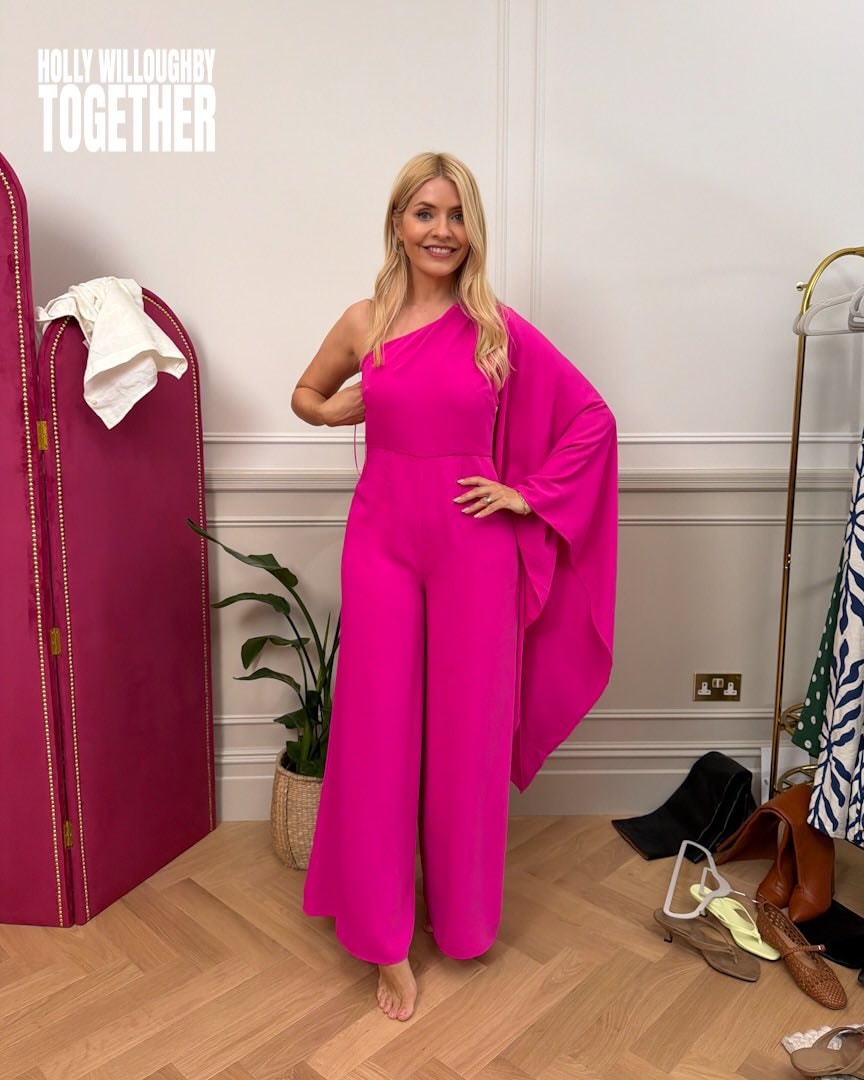 Holly Willoughby (photo 2 of 4)