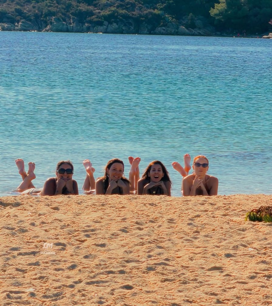 Nilperi Şahinkaya vacation wrap-up (photo 2 of 2)