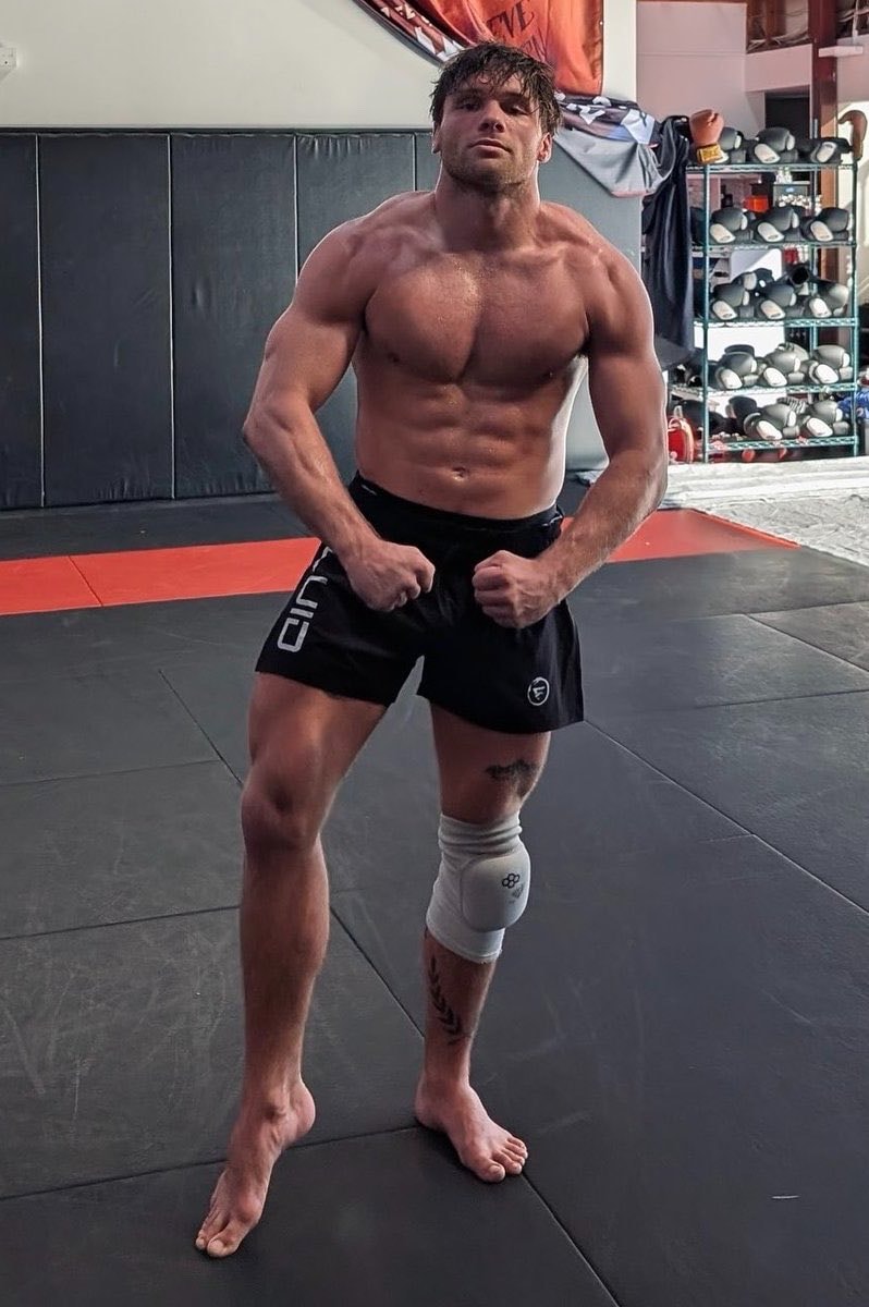 MMA fighter vs chimpanzee