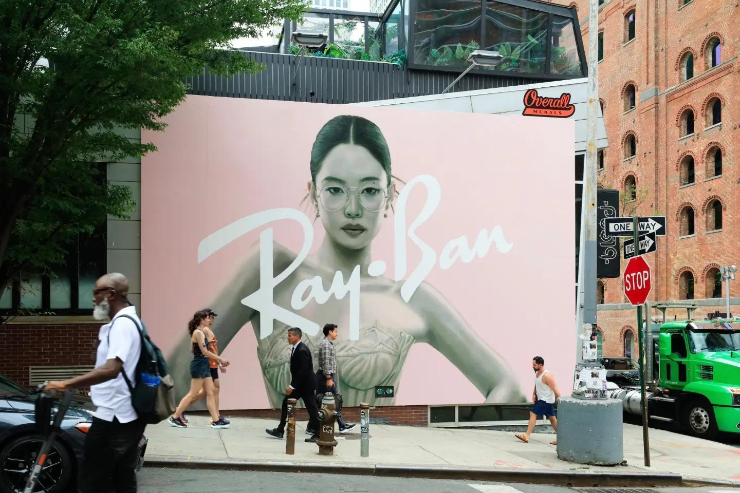 JENNIE Ray-Ban NYC mural (photo 3 of 4)