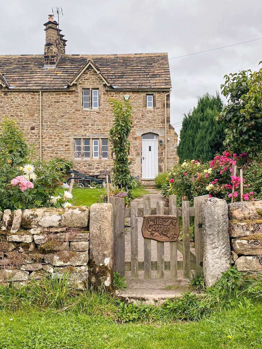 Cotswolds thatched cottage 38 (photo 2 of 4)