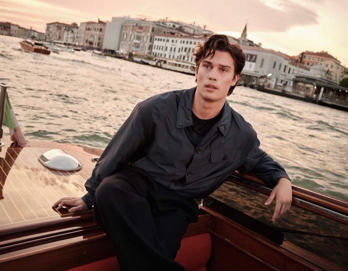 Nicholas Galitzine in Venice (photo 2 of 2)