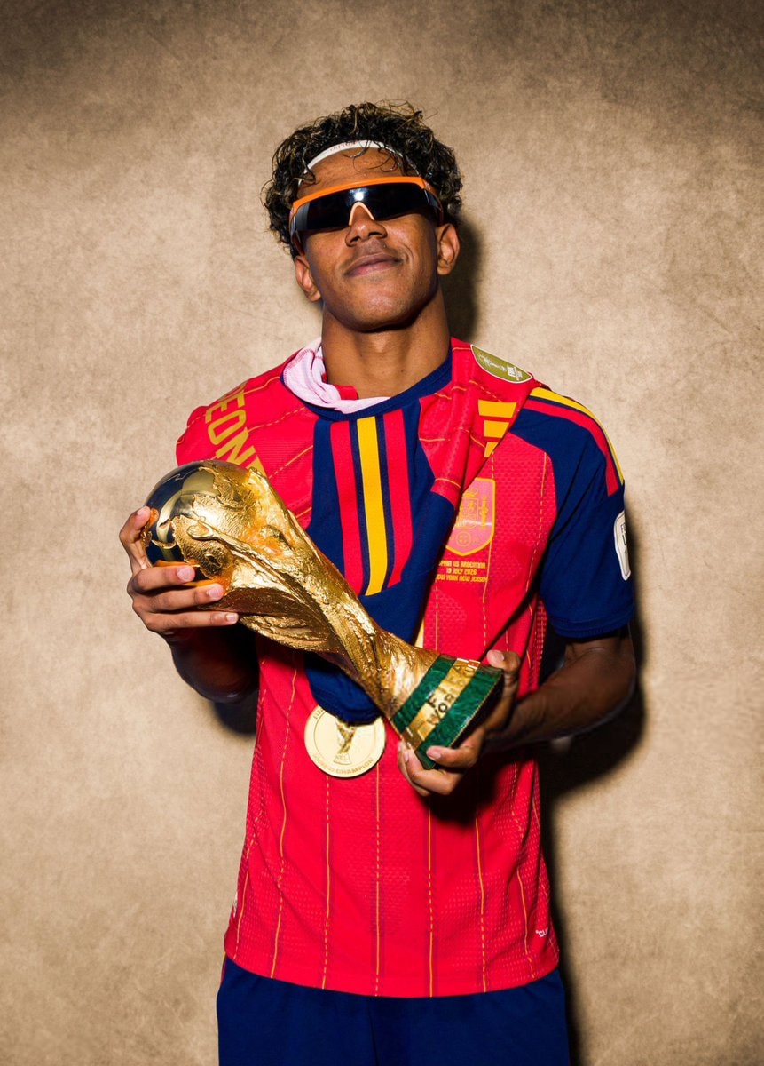 Lamine Yamal FIFA World Cup trophy
