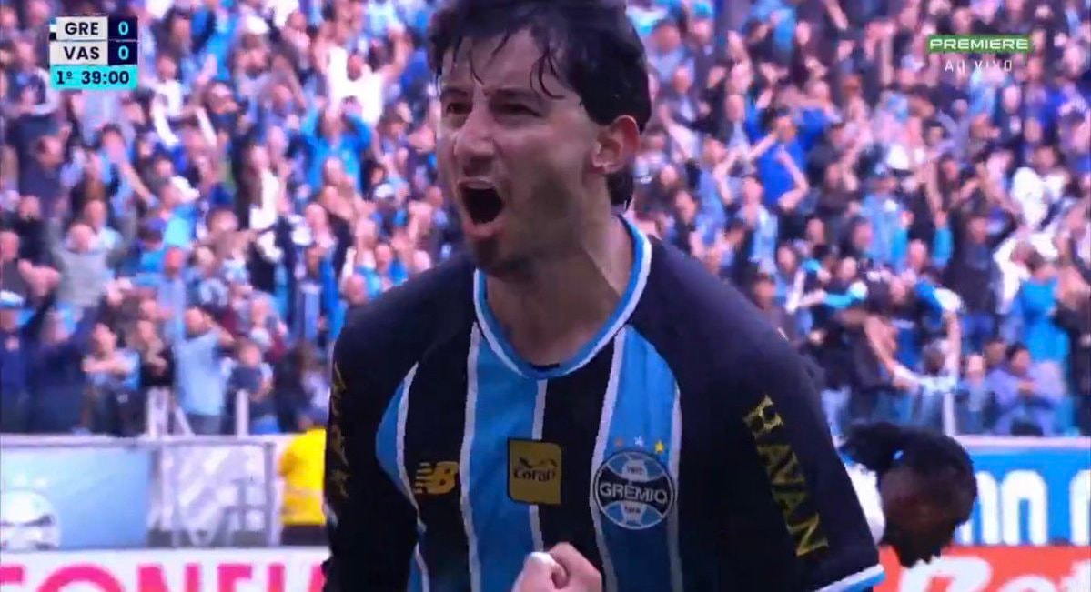 Villasanti celebrates Grêmio goal