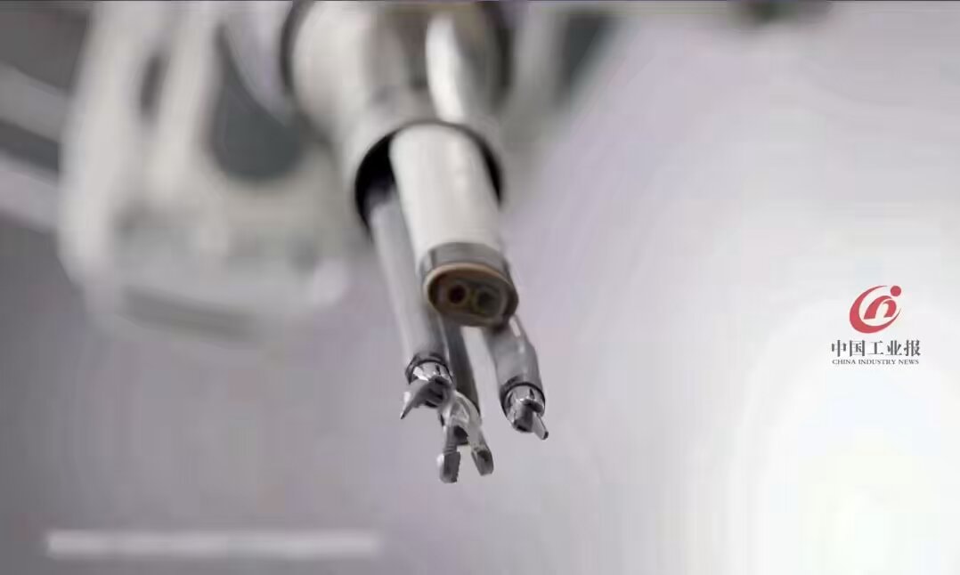 microsurgery robot stitches corn kernel