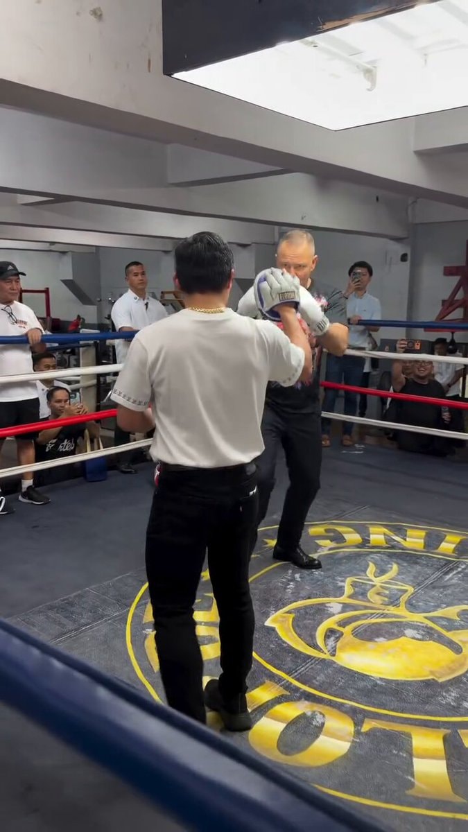 Karol Nawrocki boxing with Manny Pacquiao Karol Nawrocki boxing with Manny Pacquiao