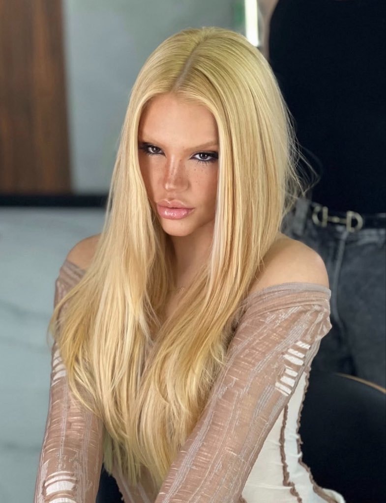 Vivi LOIRA visual