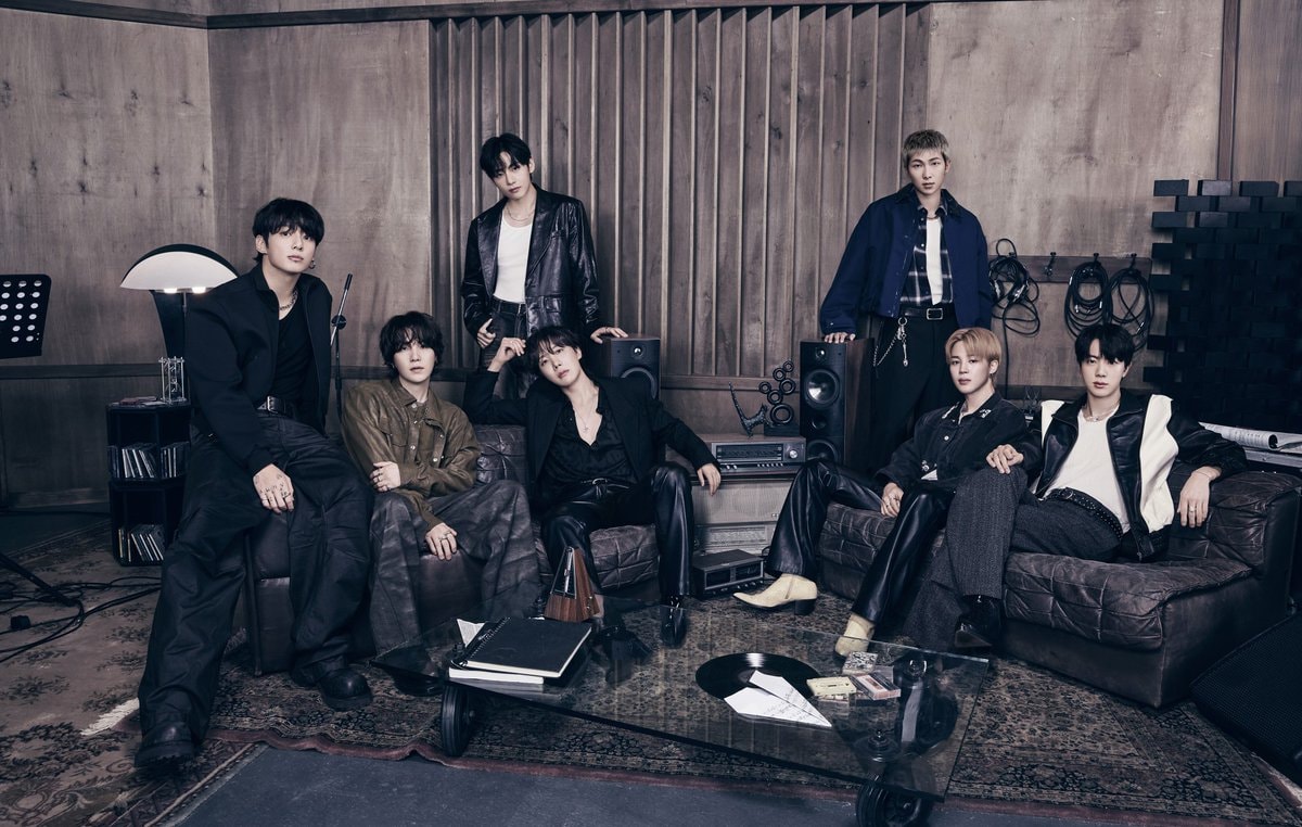 ATEEZ ties BTS record for most top 10 albums on Billboard 200 (photo 2 of 2)