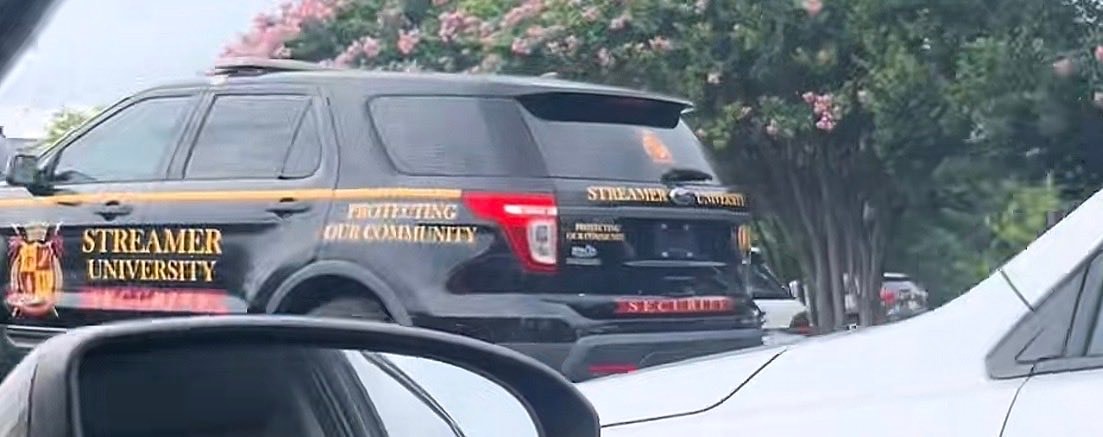 Streamer University police vehicle Fanum (photo 1 of 2)
