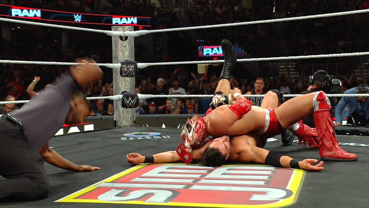 Dragon Lee vs Chad Gable Mexico City (photo 1 of 2)