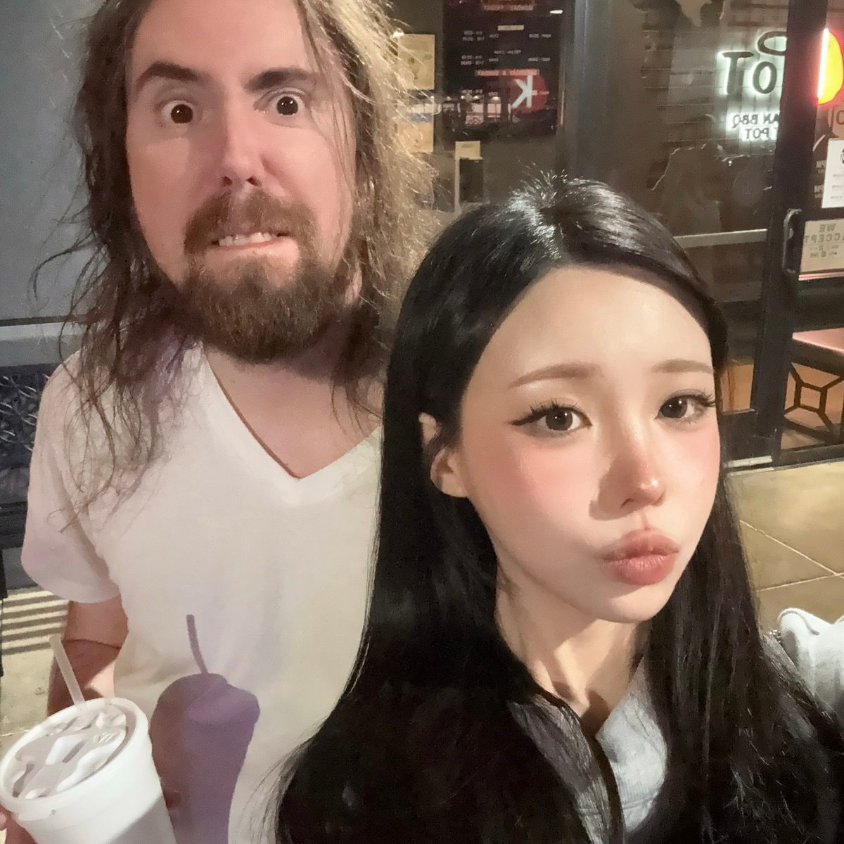 Asmongold new girlfriend (photo 2 of 2)
