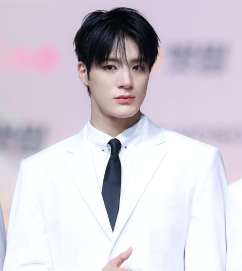 Jeno NCT master's degree Global Business (photo 2 of 2)