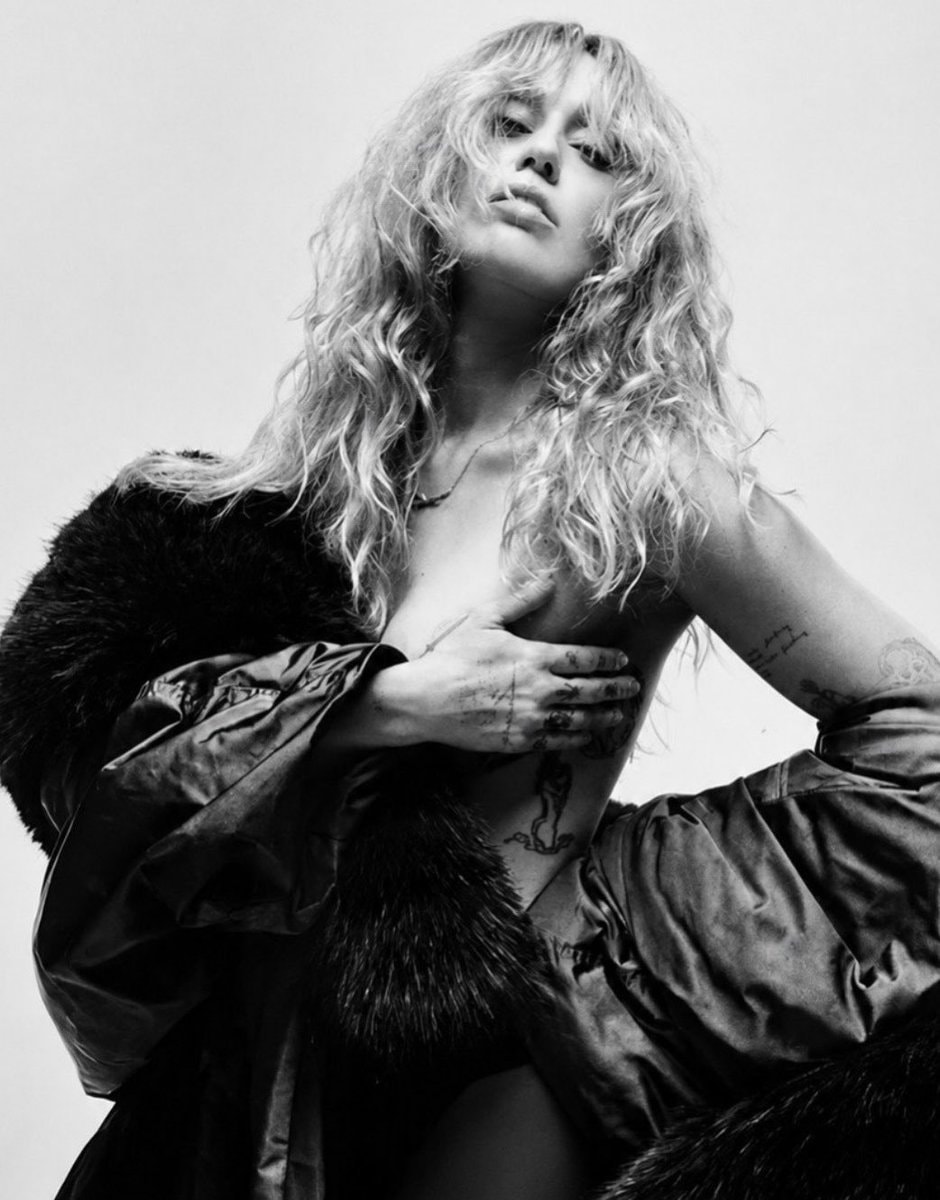 Miley Cyrus website update (photo 1 of 2)