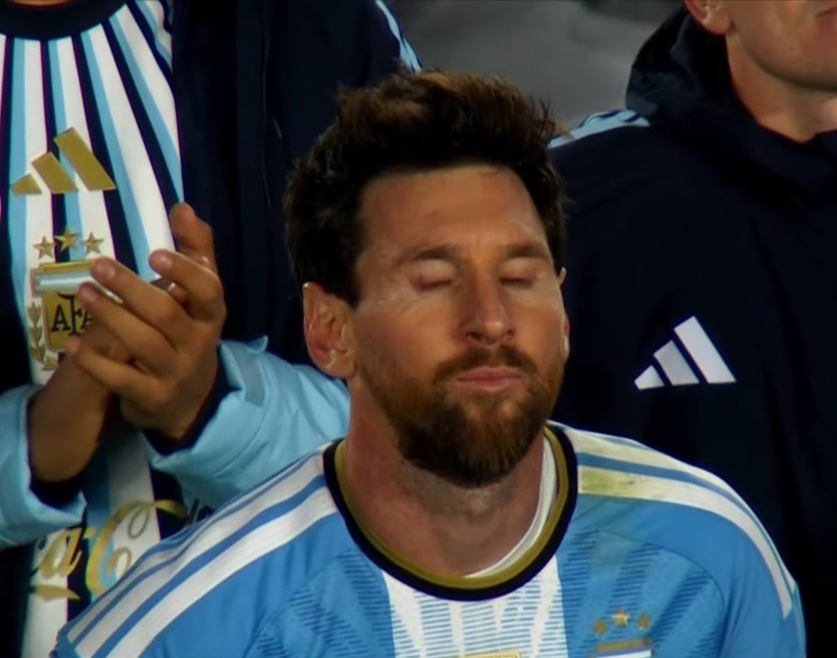 Messi drone show reaction (photo 2 of 2)