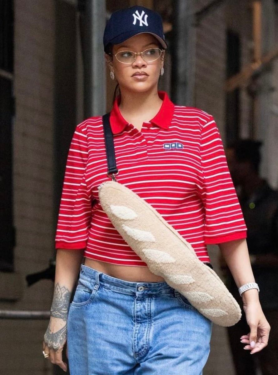 Rihanna bread bag look (photo 2 of 2)