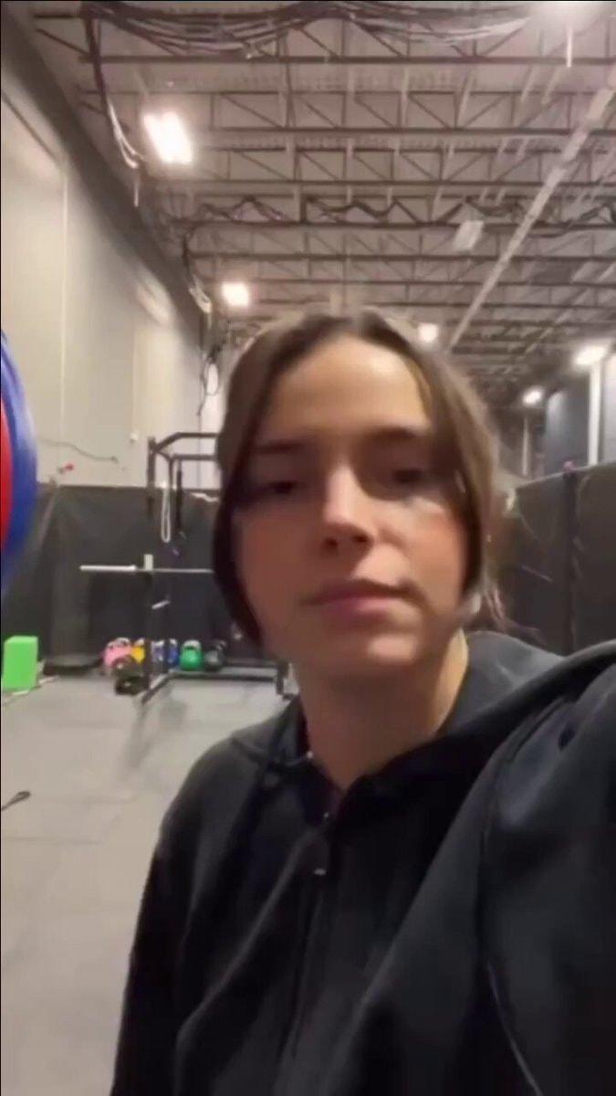 Inde Navarrete training with Rogue