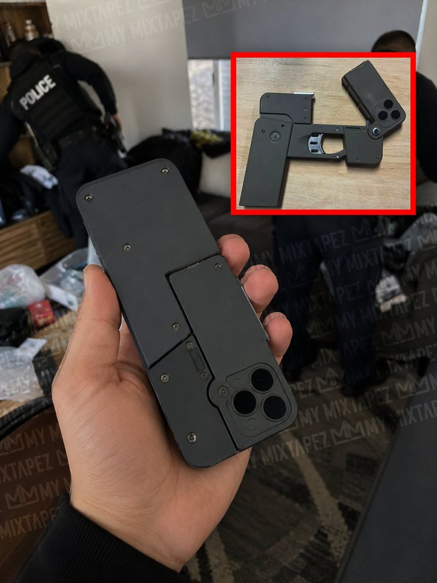 Folding handg*ns resembling iPhones Folding handg*ns resembling iPhones