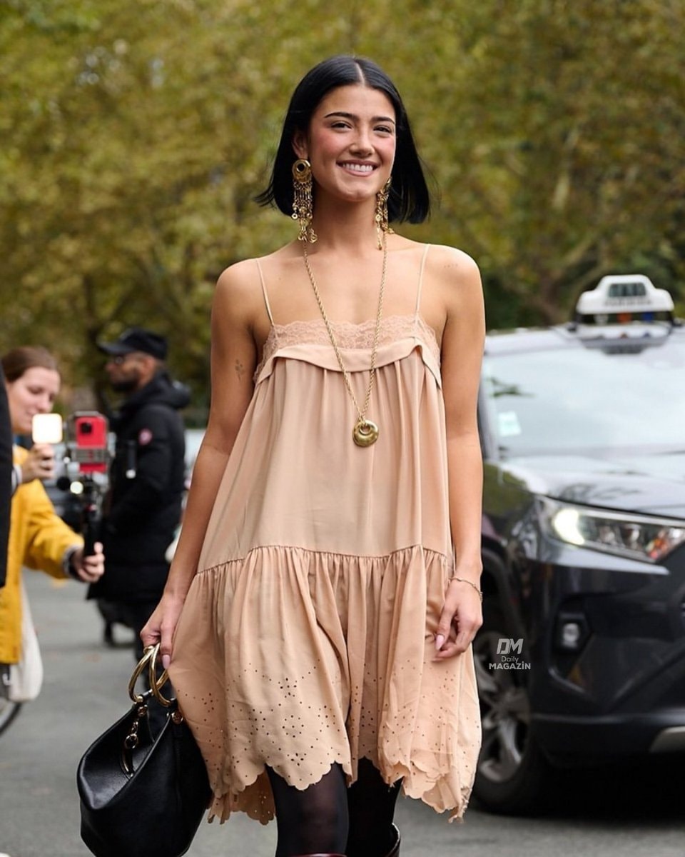 Charli D'Amelio nightgown dress moment