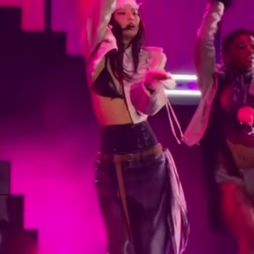 Jennie stage performance