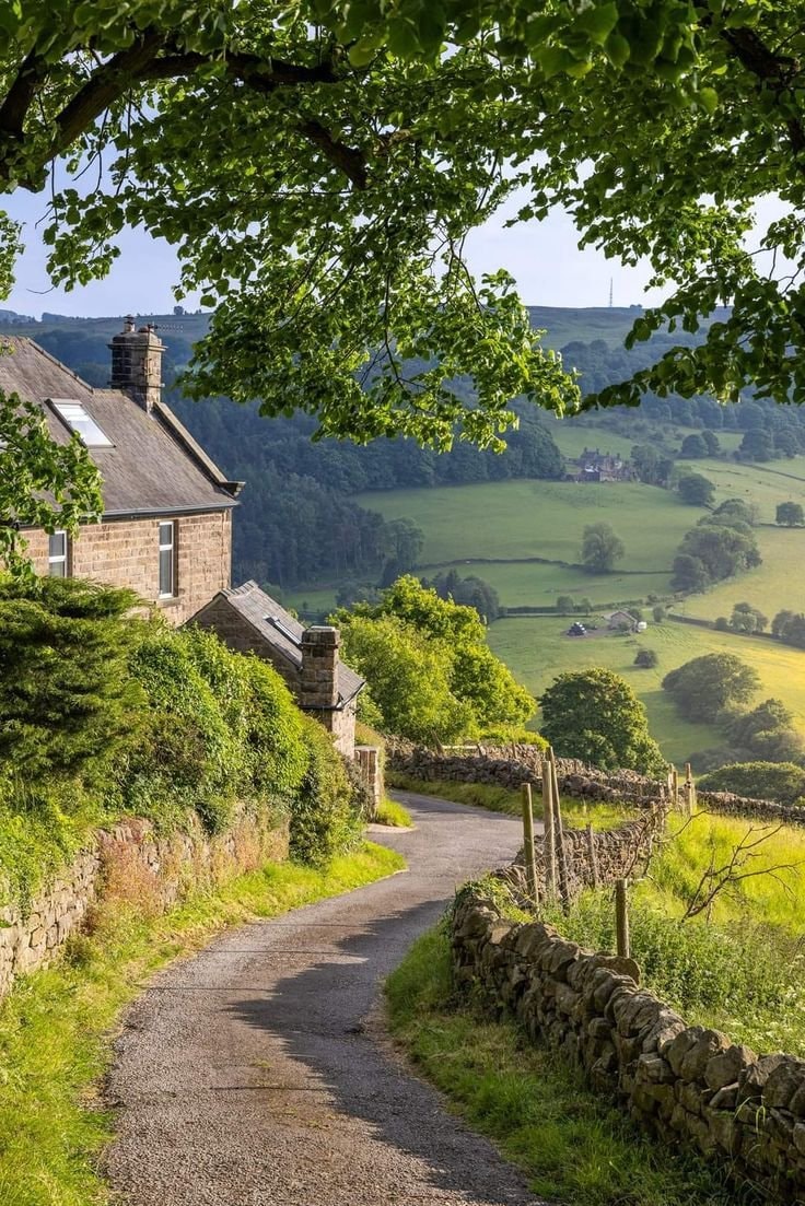 English countryside stone cottage (photo 4 of 4)